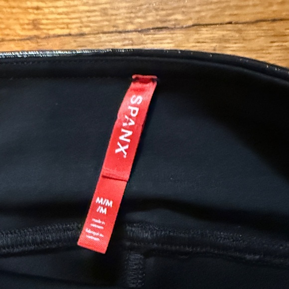 SPANX Faux Patent Leather Leggings. Size M. NWT. - Picture 4 of 6